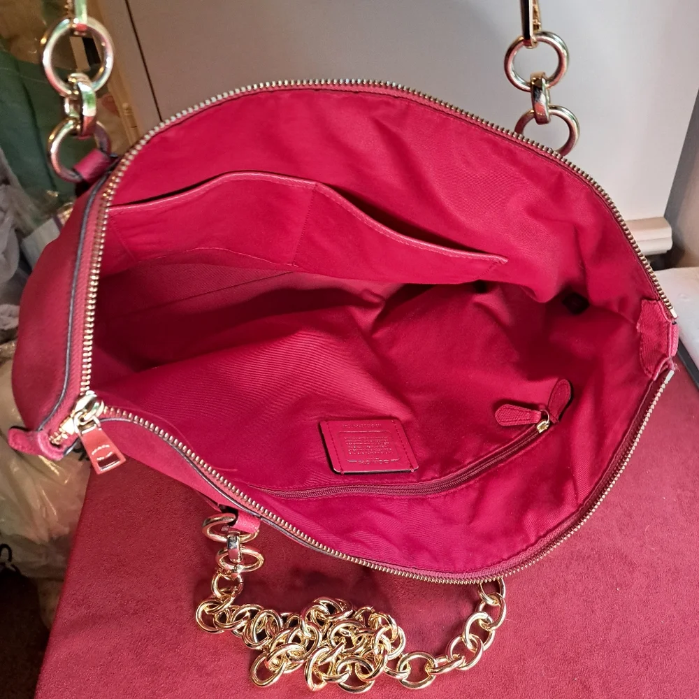 Coach Ava Pink Leather with Gold Chains Shoulder Bag Great Condition Like NEW 🥰 - Picture 9 of 9